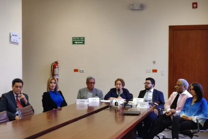 Comisión de Paz en rueda de prensa.