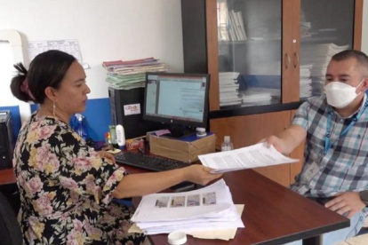 El subsecretario de Provisión de Salud, Andrés Corral, presentó las denuncias en la Fiscalía de Galápagos.