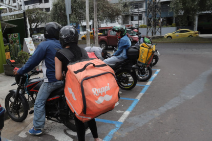 Origen. El 32 % de los trabajadores de plataformas digitales en Quito son extranjeros, según un estudio.