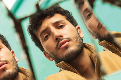 El videoclip fue estrenado hace 18 horas aproximadamente y ya está en la lista de tendencias musicales de varios países en Youtube.