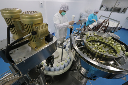 Recorrido dentro de la planta procesadora de medicamentos en Laboratorios H&G Agencia (ag-extra)