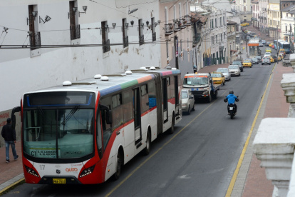 Centro. En el sector de La Recoleta, los autos particulares compatían la vía del Trole. Ya no se podrá.