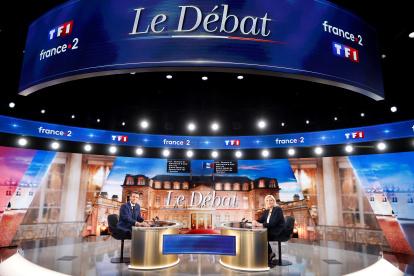 París. Emmanuel Macron y Marine Le Pen, en un momento del debate que la noche del miércoles sostuvieron de cara a las elecciones del domingo.