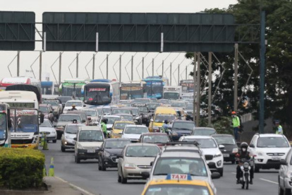 El puente de la Unidad Nacional en ocasiones registra mucho tráfico