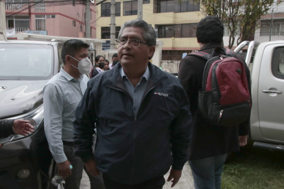 Rafael Lucero se mostró algo tenso explicando las razones por las que viajó a México para reunirse con Rafael Correa.