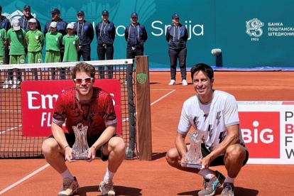 El uruguayo Ariel Behar y el tricolor Gonzalo Escobar como campeones.