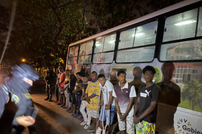 Traslado. Cortez, segundo de la izquierda, llegó a la 01:00 del domingo.