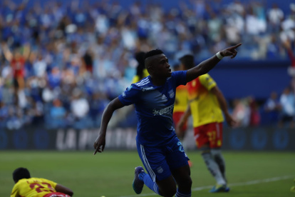 Bryan Carabalí celebra el primer tanto de Emelec ante el Aucas al minuto 9.
