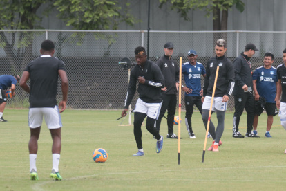 Alejandro Cabeza, delantero de Emelec, será titular ante Palmeiras.