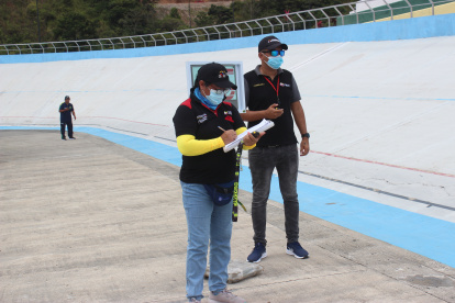 Roberto Rea (d) fue el comisario director del campeonato prejuvenil que se desarollaba en Zamora.