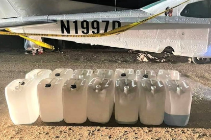 Las canecas con combustible fueron halladas a tres kilómetros de donde se encontraba la avioneta.