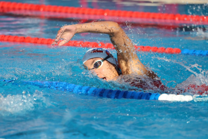 Danna Martínez, nadadora ecuatoriana, logró la medalla de bronce en los 800 metros libres.