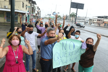 Molestia. El vecindario se encuentra enardecido por la edificación que se llevará a cabo en las próximas semanas. Los líderes de las manzanas principales piden con carteles que se cancele el proyecto