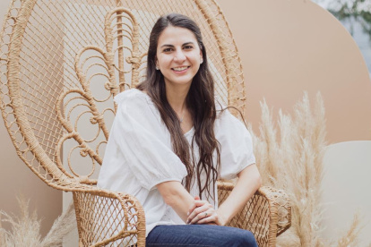 Su corta edad no riñe con su formación para ayudar a mejorar la vida de otros.