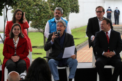 Comunicación. El presidente aprovechó el anuncio de las mascarillas para hablar del banquero Fidel Egas.