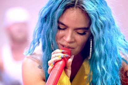 Desde la 17:00 del viernes, gente de todas partes de la ciudad de Medellín se concentró en el sector Provenza para ver a la Bichota.