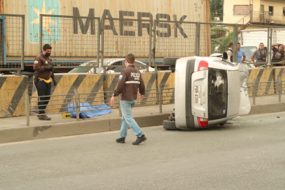 Un miembro de la Policía nacional fue abatido en la vía perimetral.