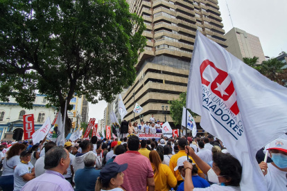 La Central Unitaria de Trabajadores (CUT) se plantó en la plaza San Francisco de Guayaquil.