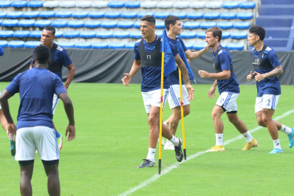 Mauro Quiroga (c), delantero de Emelec, está en condiciones de reaparecer ante los venezolanos.