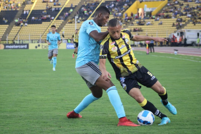 Emelec derrotó al Deportivo Táchira en Venezuela y sacó ventaja en la pelea por llegar a los octavos de final