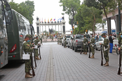 Preparativos. Militares participaron hasta después del mediodía en sus ensayos de la Batalla del Pichincha.