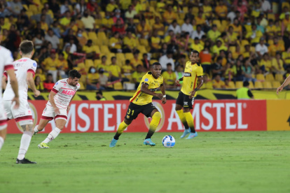 El Ídolo tuvo que conformarse con un empate ante un también combatiente Lanús que no dejó ganar espacios.