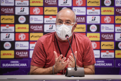 Jorge Célico reconoció que Barcelona no tuvo espacios para hacerle daño a Lanús.