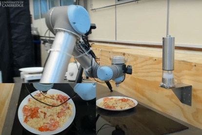 Robot chef probando comida