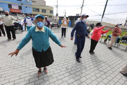 En Casa Somos, de La Roldós, se juntaron los favorecidos por el programa ‘60 y piquito’ para seguir con sus actividades deportivas, médicas y sociales.