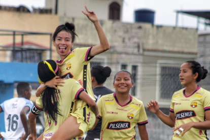 Las jugadoras de Barcelona lideran de forma arrolladora la llave número uno del torneo femenino, mientras que en la otra serie las futbolistas de Ñañas mandan.