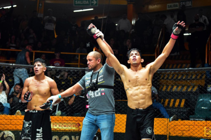 El último triunfo de Andrés Luna fue el 26 de noviembre de 2021 en la coestelar del UWC 30.