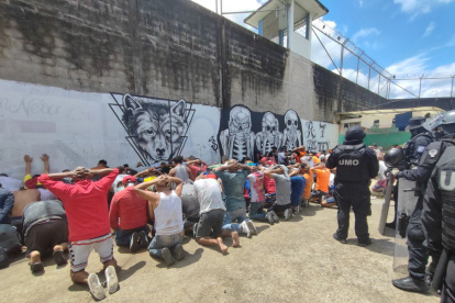 De acuerdo a la Policía Nacional, se tomó el control del pabellón de máxima seguridad de la cárcel de Santo Domingo en conjunto con las Fuerzas Armadas.