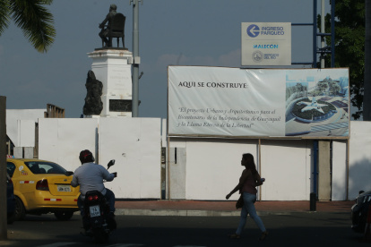 REMODELCION DEL PARQUE OLMEDO Y DEL MONUMENTO A OLMEDO MALECON Y OLMEDO PERIODISTA : FECHA : 09/05/2022 Agencia (ag-extra)