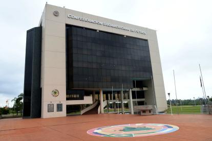 Fotografía de archivo en la que se registró una toma general de la sede de la Conmebol, en la Ciudad de Luque (Paraguay)
