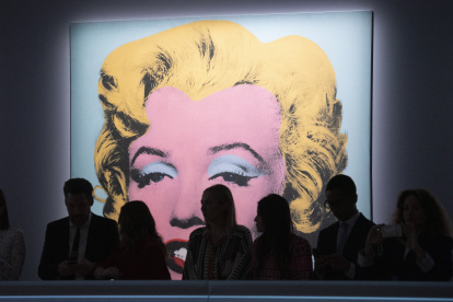 Una pintura de Marilyn Monroe de ANdy Warhol, en una subasta, este 9 de mayo de 2022