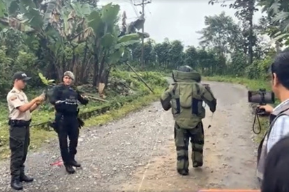 Artefacto. Miembros de la Policía desactivaron un artefacto explosivo colocado en la vía de acceso a la cárcel.