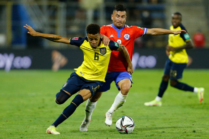 Byron Castillo, marcapunta que forma parte de la selección ecuatoriana, en un duelo contra Chile.