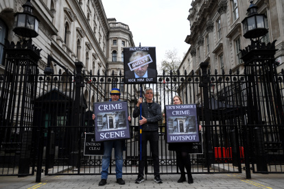 Imagen de archivo de una protesta por las fiestas Downing Street.EFE/EPA/ANDY RAIN