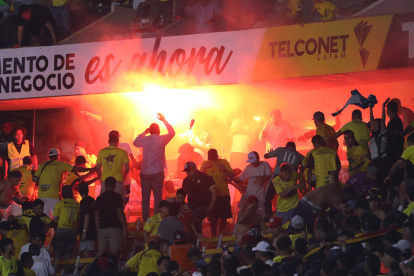 Hinchas de Emelec, habrían encendido bengalas en una de las suites del Monumental.