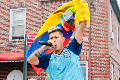 El artista desempeñó diversos oficios antes de centrarse en la música. Fue precisamente como electricista que tuvo una oportunidad en el ambiente artístico.