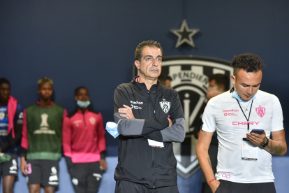 El entrenador Renato Paiva entró en la historia del equipo rayado al conseguir el primer campeonato nacional de la serie A.