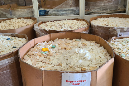 La empresa contribuye a bajar la tasa de mortalidad de niños menores de 5 años por la falta de higiene.