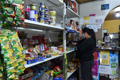 Las pequeñas tiendas que se abrieron en pandemia ahora registran menos visitas de clientes.