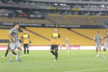 En el medio campo Emmanuel Martínez fue el llamado a mover los hilos del cuadro canario, pero al argentino lo habilitaron muy pocas veces.