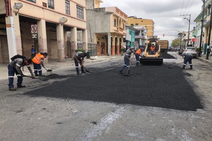 Obra. Personal de el Municipio realizó el trabajo en una vía principal.