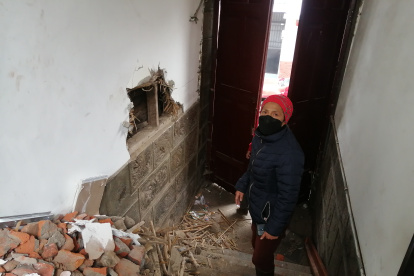 Los delincuentes ingresaron por unos huecos que hicieron en la pared de una casa vecina.