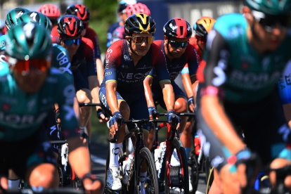 Richard Carapaz (c) fue uno de los protagonistas de la décima etapa al finalizar en el quinto puesto.