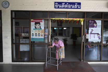 Cada vez más ancianos viven en residencias y no en familia, como hasta hace poco.