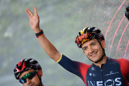 Richard Carapaz dio el salto al segundo lugar del Giro de Italia tras bonificar en el sprint intermedio de la etapa 11.