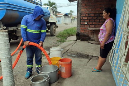 Hecho. El martes fue común ver a los tanqueros recorriendo todo el cantón hasta pasadas las 22:00.
